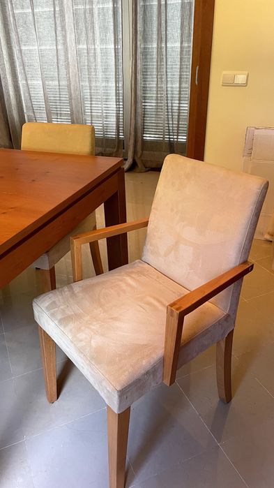 Mesa de jantar de madeira + 8 cadeiras