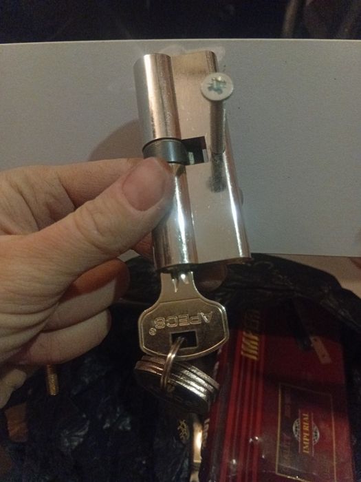 Продам сердцевину в замок Apecs оригинал 80мм.