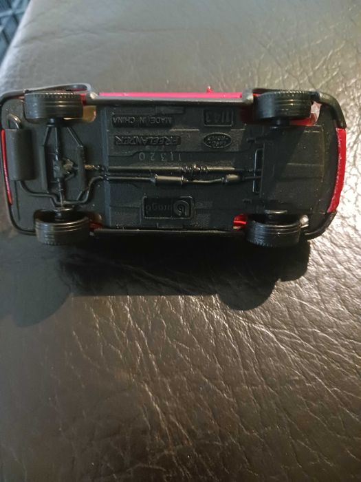 Burago 1.43 land rover