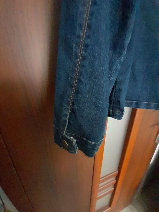 Damska kurtka jeansowa