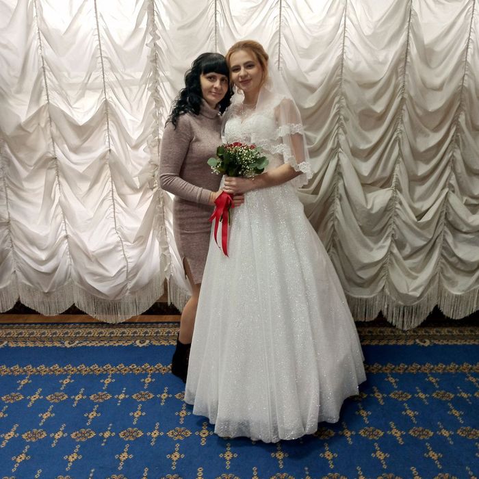 Продам весільну сукню