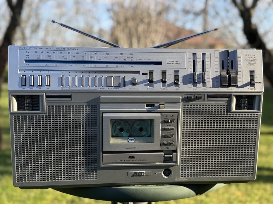 Продам магнитолу JVC M-80L