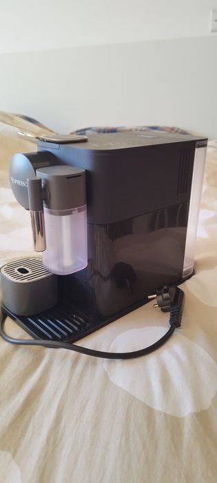 Máquina de Café Delonghi Nespresso Lattissima One Evo - Preto