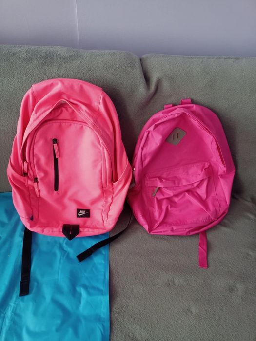 Dwa plecaki szkolne