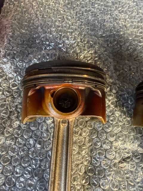 Поршні з шатунами Audi 079107104cf, 079107066ea