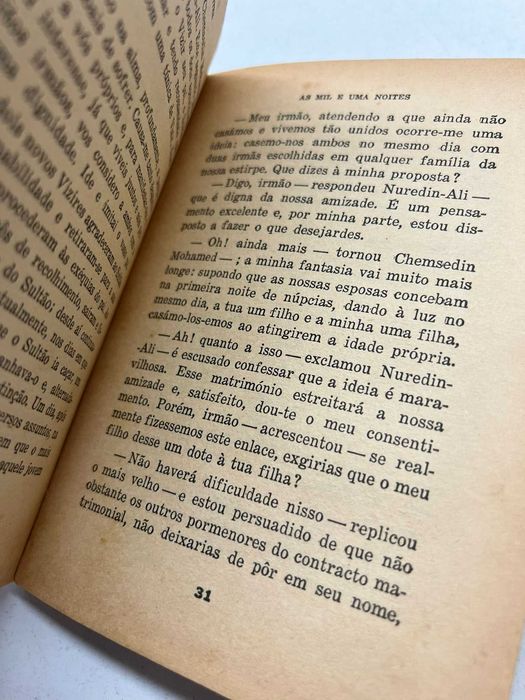 Livro - História de As Três Maçãs (ctt editorial grátis)