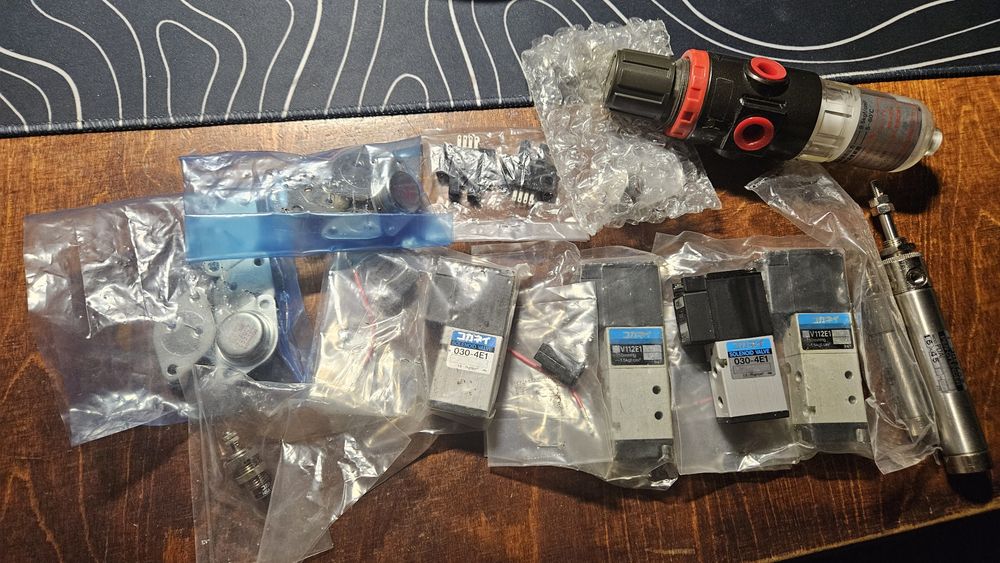 Пневмоциліндри та саленоїди