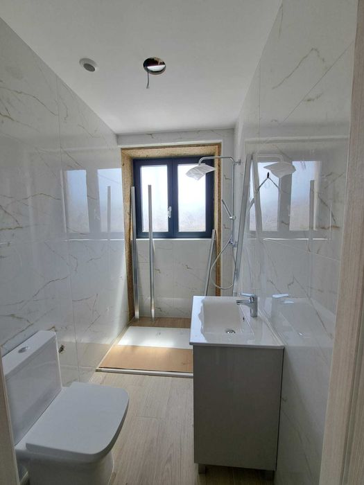 Apartamentos T3 novos com garagem individual em moradia de 2 pisos