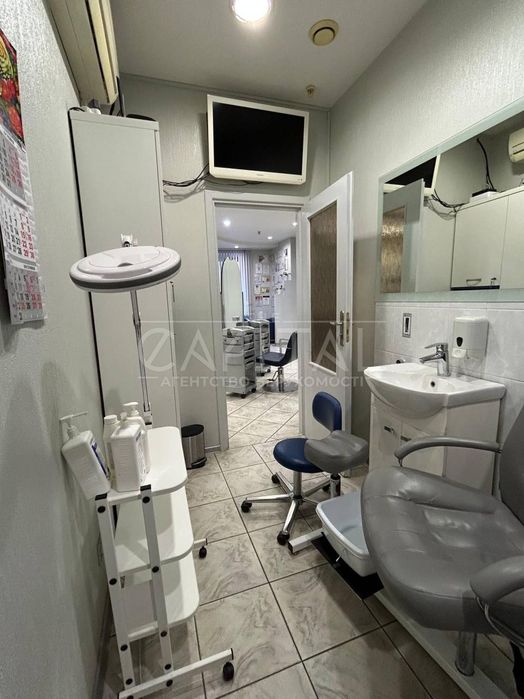 Продаж! Фасад! Торгова! Салон Краси! Григоренко! 73 м²! 1 986 $ за м²!