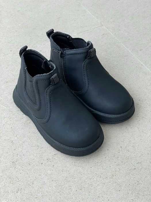 BOTA ENGOMADA para bebe. 23. Zara