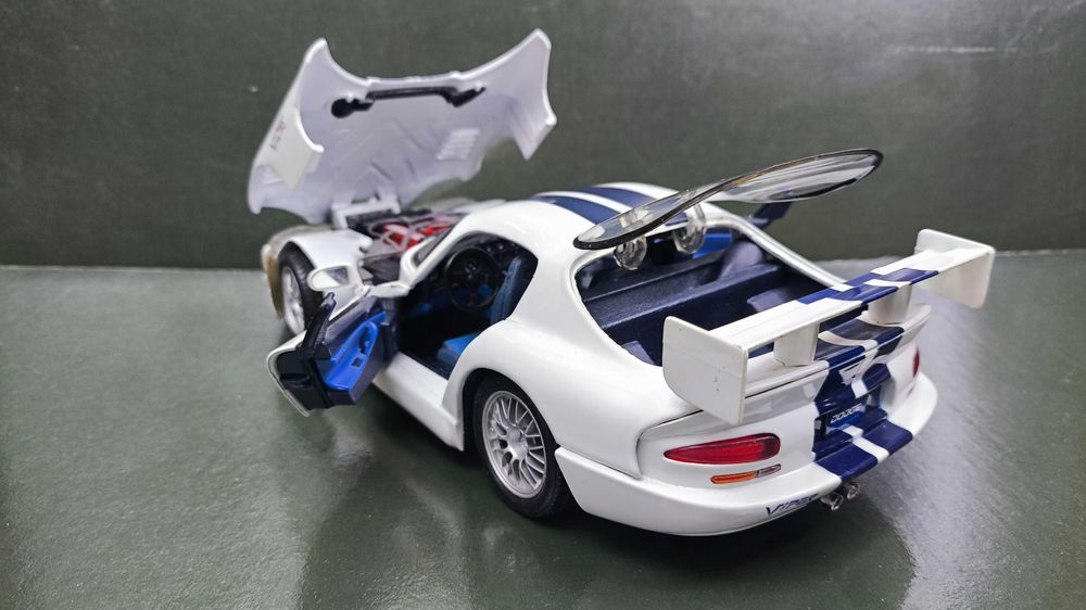 Модель 1.18 Dodge Viper GTS GT2, Maisto
