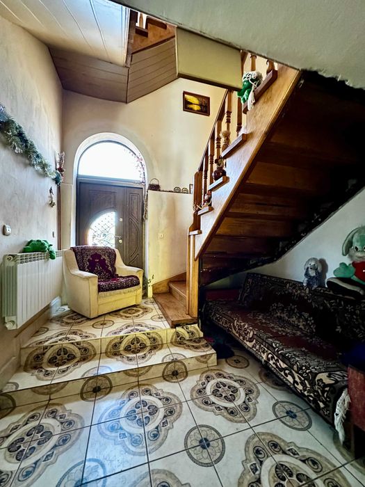 Продається просторий цегляний будинок поруч з м.Дрогобич