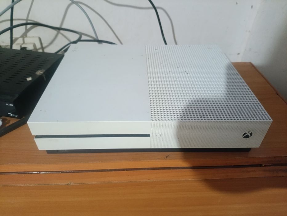 Продаю Xbox one.
