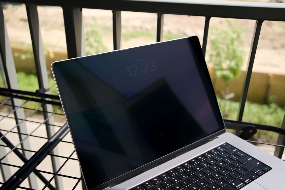 MacBook Pro 16” 2021 [M1 Pro][16GB][1TB][stan bardzo dobry] Space Gray