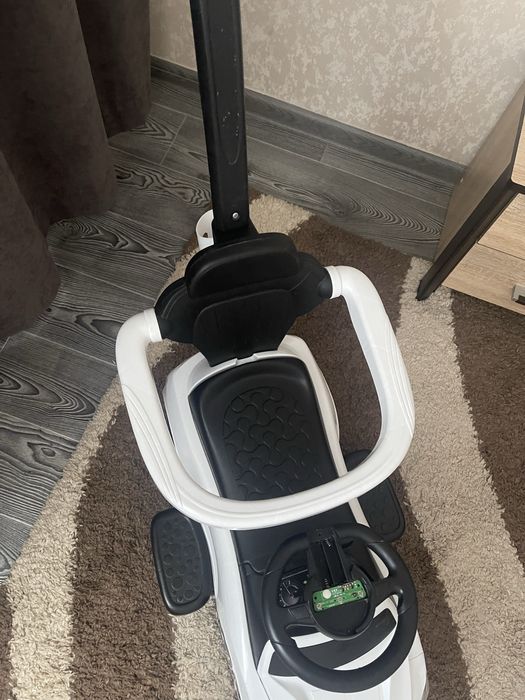 Продам дитячу машинку толокар bmw