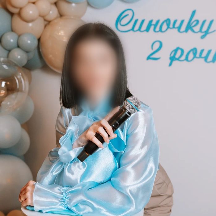 Нарядна блуза небесного кольору ! 450грн.