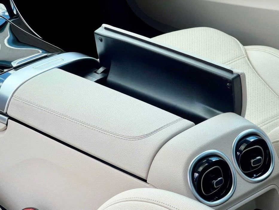 Mercedes-Benz C-Class      2022