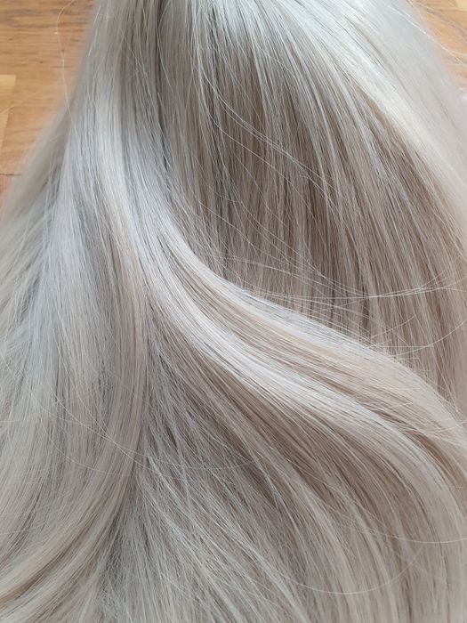 Peruka platynowy blond  z grzywką włosy syntetyczne