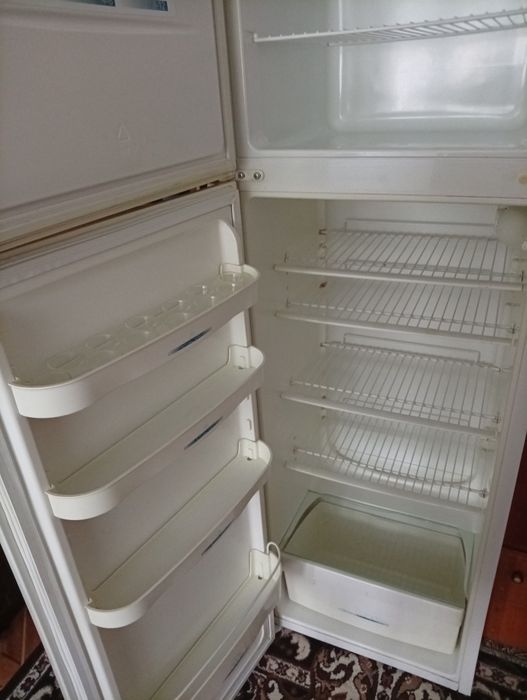 Холодильник з морозильною камерою General Frost