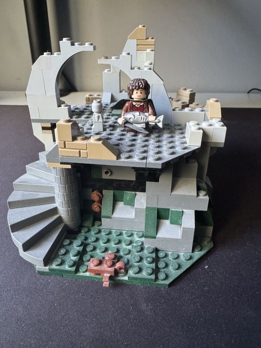 Lego władca pierścieni atak na wichrowy czub