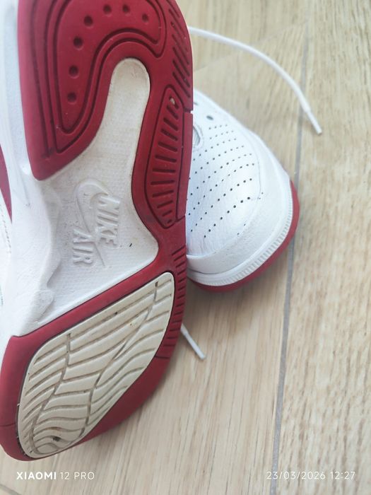 Tênis de criança da Nike ..modelo Air Jordan