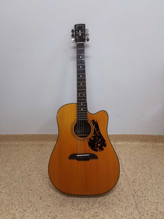Gitara elektro-akustyczna