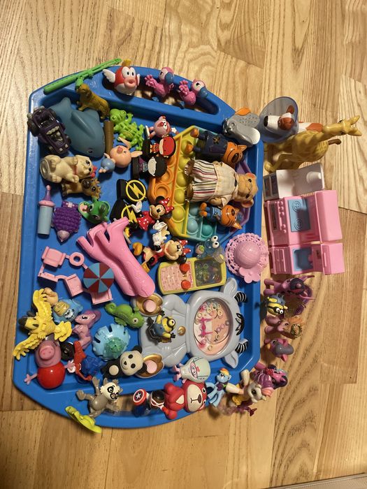 Лот іграшок кіндери, поні та інше