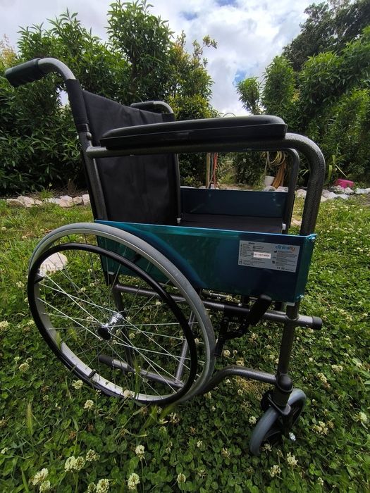 VENDIDA Cadeira de rodas nova VENDIDA dobrável resistente a água.