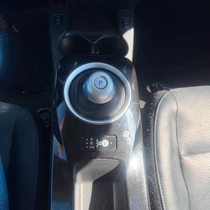 Nissan LEAF SV      2015