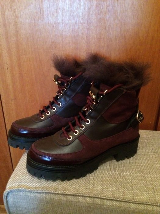 2 pares de botas da Uterque, pretas e bordeau, nº 36, novas