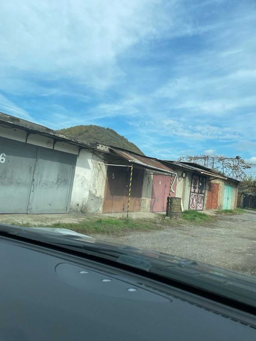 гараж в Росвигові