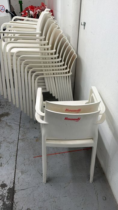 Cadeiras e mesas esplanada