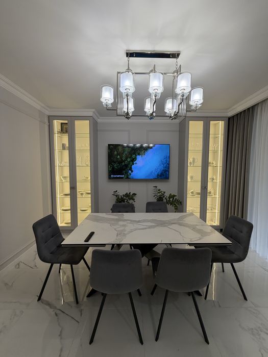 Продається просторий таунхаус з ремонтом, кутовий з просторим двором.