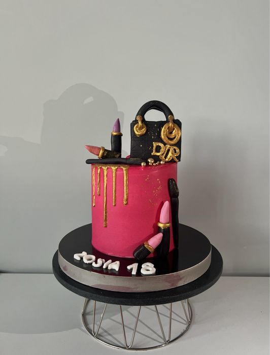 Torty urodzinowe, ciasta, figurki