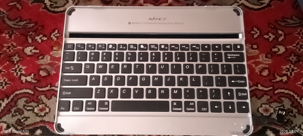 Бездротова блютуз клавіатура