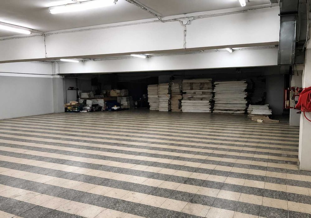 Armazém logístico com 1.024 m² em São Domingos de Benfica, Lisboa