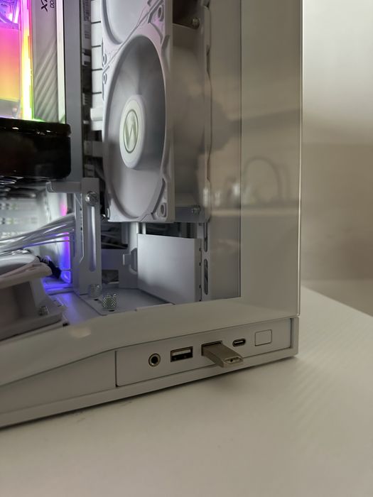 Ryzen 7 7800X3D | RTX 5070 12GB | 32GB DDR5 6000MHz CL30 | 1TB M.2