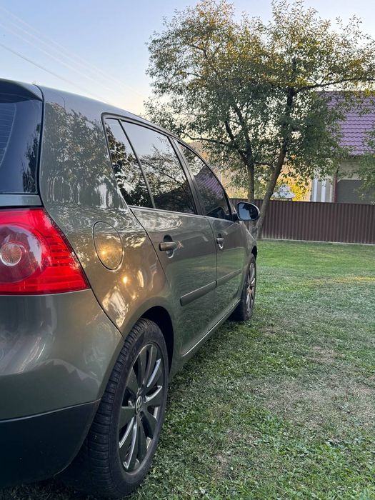 Golf V 2004 року.