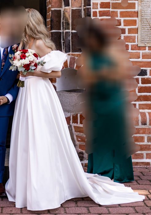 Elegancka suknia ślubna o ponadczasowym kroju