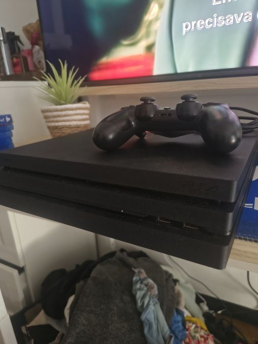 PS4 pro com garantia +6 jogos