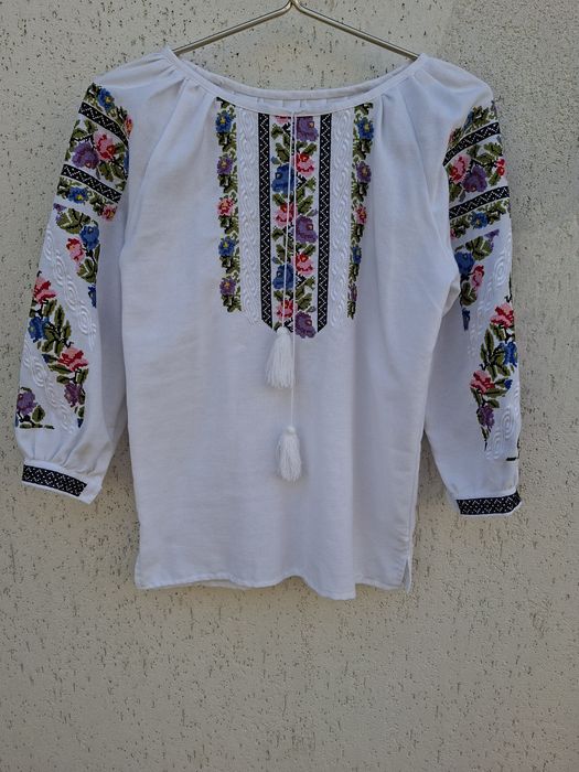 Продам Вишиванку на дівчинку