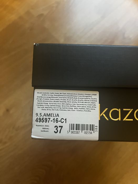Biale sneakersy kazar