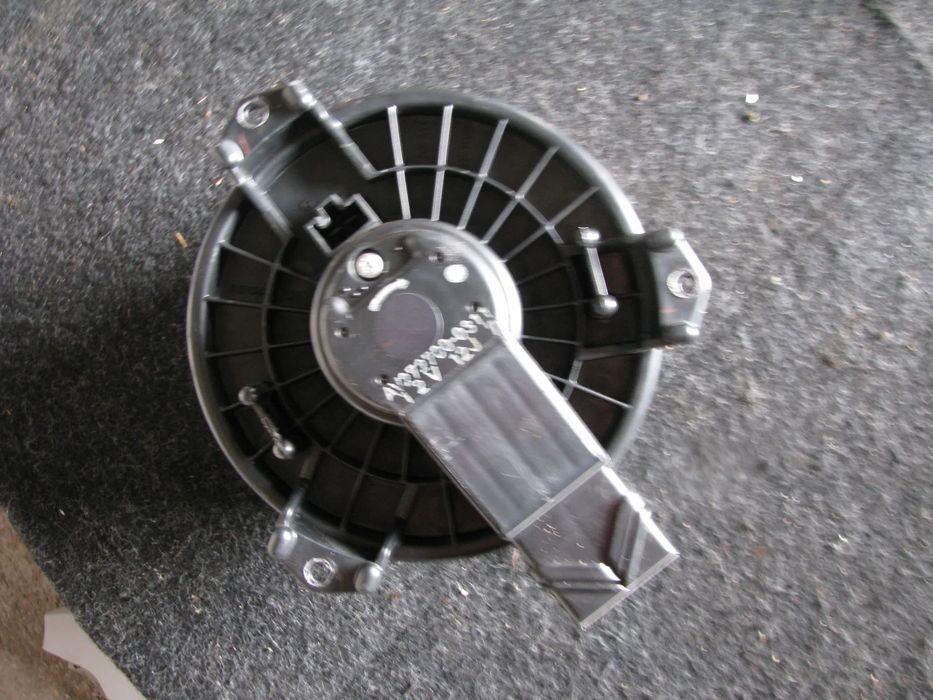 WENTYLATOR NAGRZEWNICY YARIS II EUROPA  WENTYLATOR NAGRZEWNICY TOYOTA YARIS II EU 272700-0311ROPA