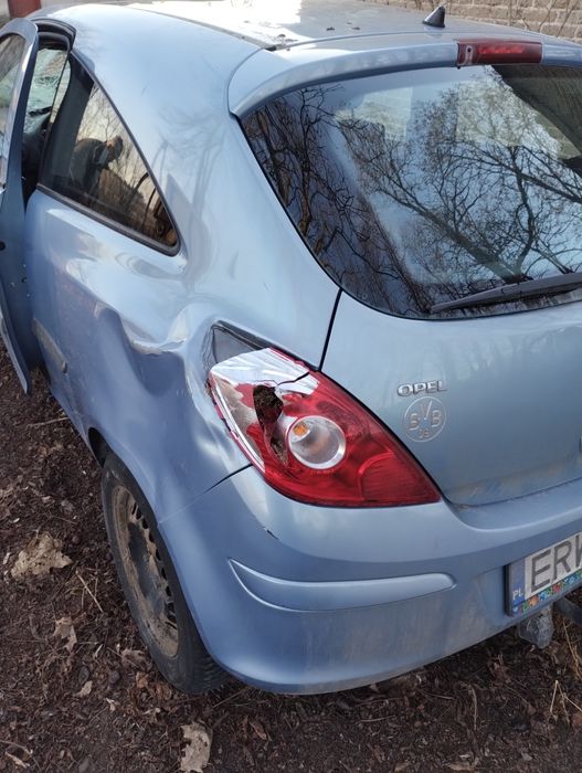 Corsa D na części uszkodzony