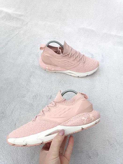 Женские кроссовки Under armour р37-37.5