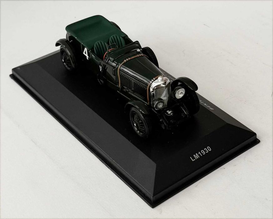 IXO_BENTLEY Speed Six #4 Winner Le Mans 1930. Escala 1/43. Em excelente estado geral.
