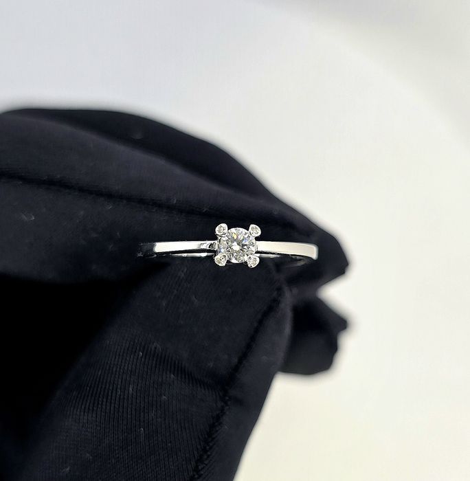 Кольцо с бриллиантами  0.16 карат