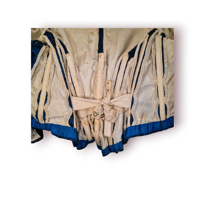 Blusa Antiga Senhora (c. 1890 a 1920) – Azul com Renda e Vidrilhos