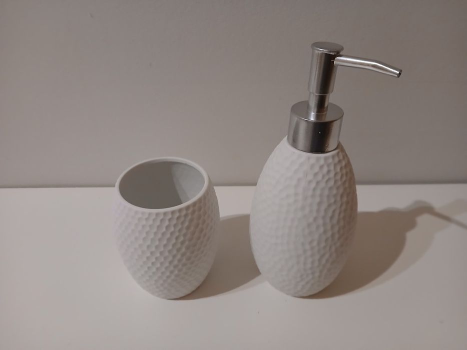 White Stone Soap Dispenser and Cup Set64862278983809123