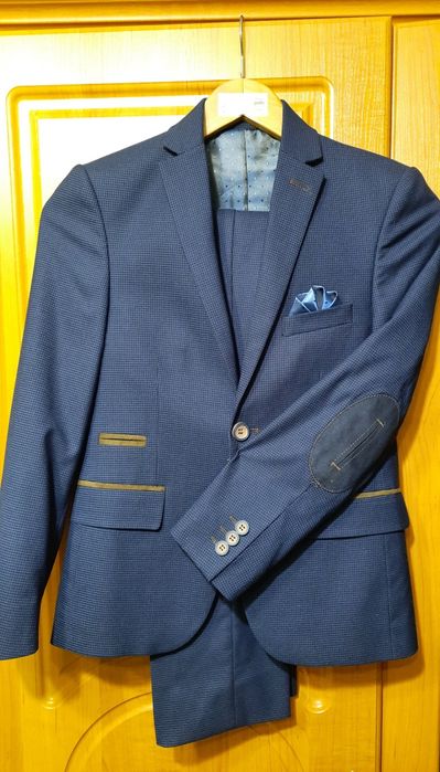 Новий костюм на хлопчика 152